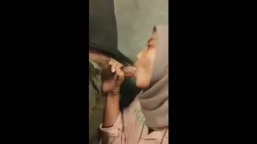 Istri Solehah Berbakti Sedot Batang Suami