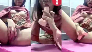 Tante Jilbab Mendesah Nikmat Main Pakai Dildo